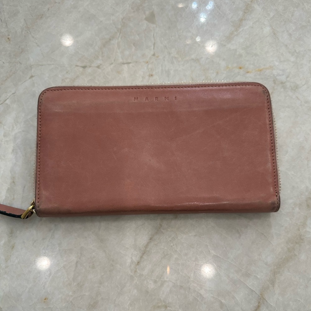 Marni calf leather zip around wallet,in a good condition.Color pink salmon .